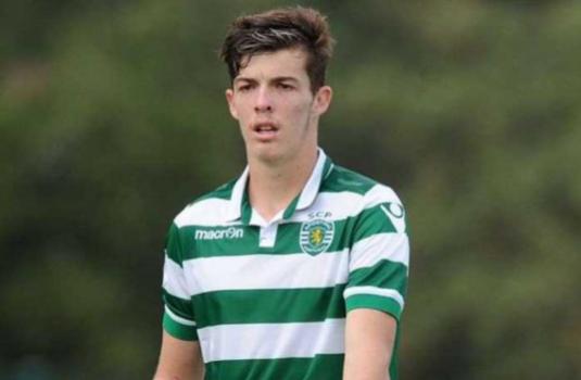 Volante negocia liberao com com clube portugus