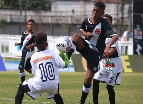 Rayan deixou sua marca na estreia cruzmaltina