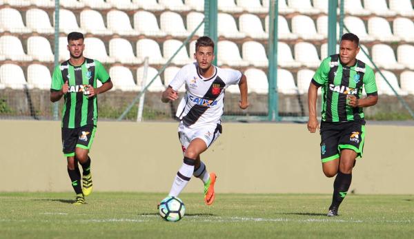 Bruno Cosendey passar a treinar no profissional