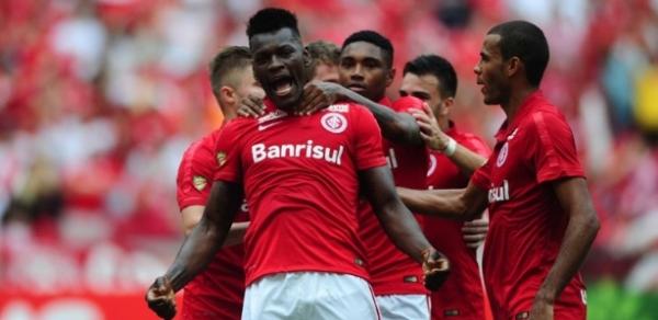 Paulão (centro) é alvo do Vasco e pode deixar o Internacional após o Estadual