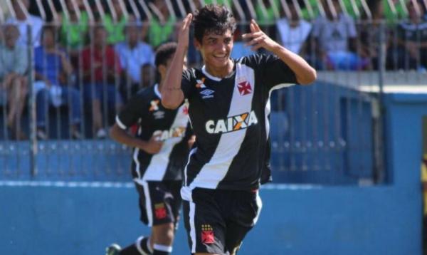 Leonan comemora gol marcado na partida