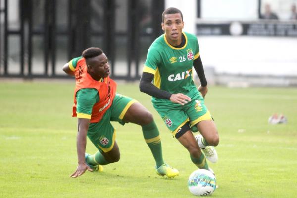 Barrado, Madson vem só treinando no Vasco e fez um jogo em 2017