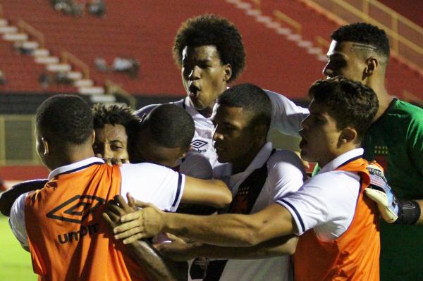 Jogadores vascaínos festejam um dos gols