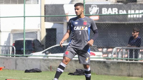 Henrique é titular da lateral do Vasco
