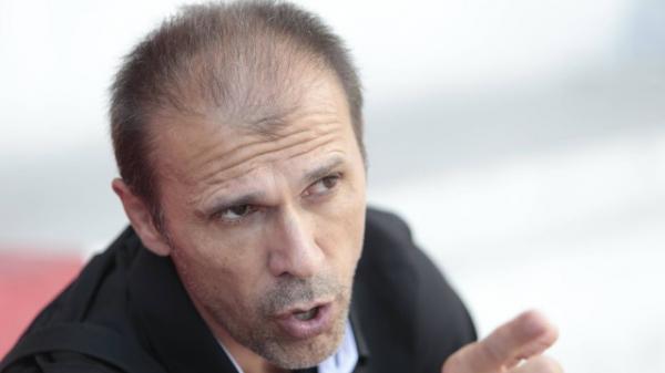 Milton Mendes pede postura diferente do torcedor brasileiro