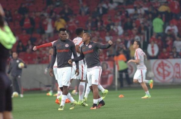 Roberto Mello revelou que empréstimo do zagueiro está muito bem encaminhado