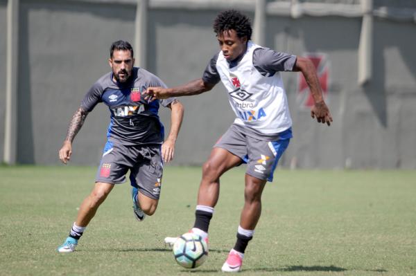 Escudero e Paulo Vitor convocados para estreia no Brasileiro