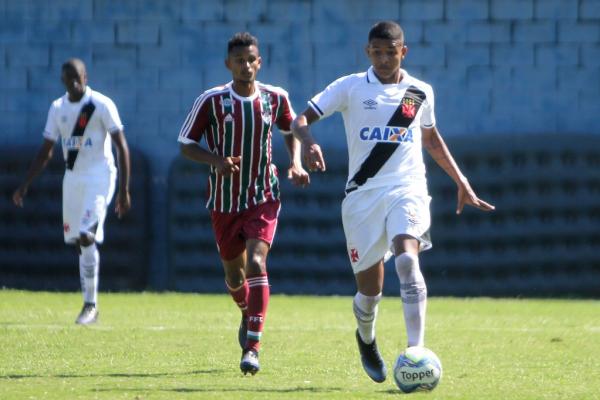 Luan puxa jogada de ataque do Gigante da Colina