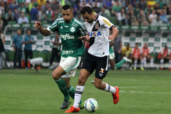 Nenê em ação contra o Palmeiras no ano de 2015