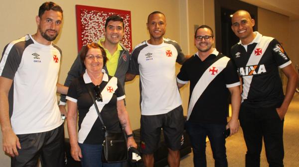 Martín Silva e Luis Fabiano fazem a alegria dos sócios