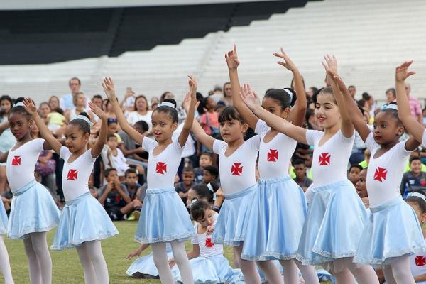 Balé da Turma da Beatriz se apresentou durante a missa