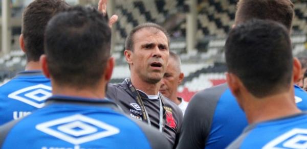 Técnico Milton Mendes tem sofrido resistência por parte de alguns jogadores do Vasco