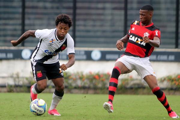 Paulo Vitor marcou duas vezes contra o Flamengo