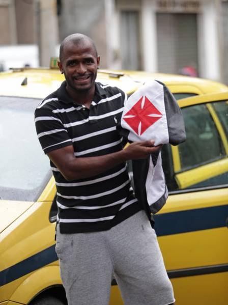 Thiago Maciel foi quem cruzou a bola no pênalti a favor do Vasco