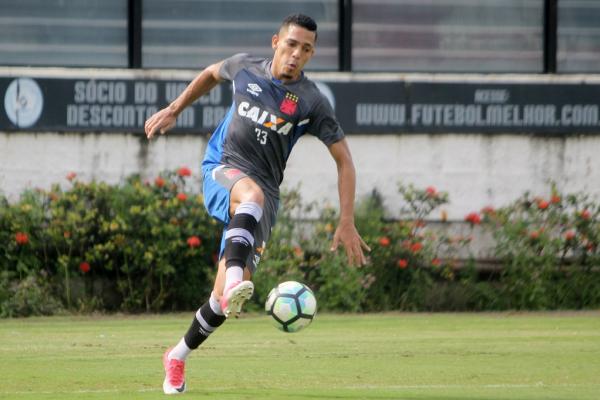  Gilberto foi titular nos dois primeiros jogos do Brasileiro