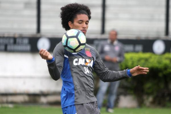 Douglas é o grande ídolo dos pequenos atletas vascaínos