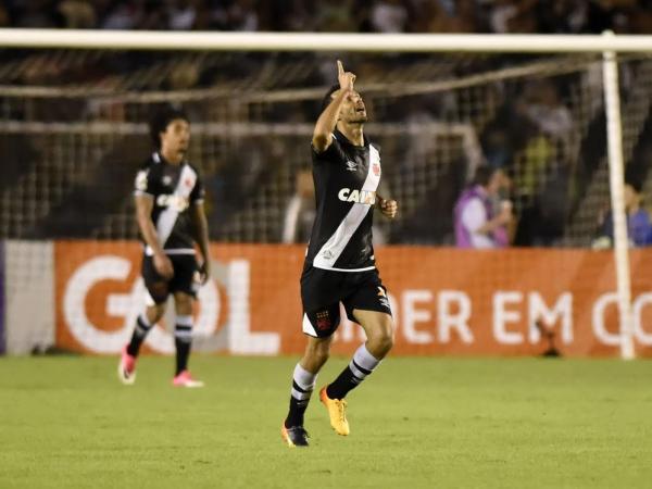 Nenê comemora o gol da vitória diante do Fluminense