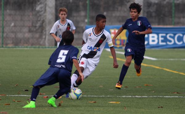 Andrey Nascimento balançou as redes duas vezes contra o Barra