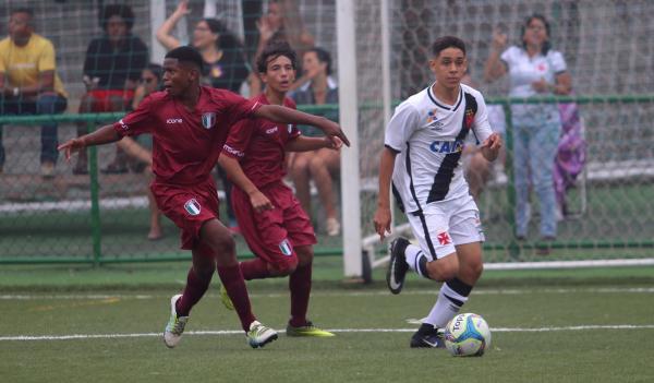 Jorge, do sub-14, puxa contra-ataque na etapa inicial