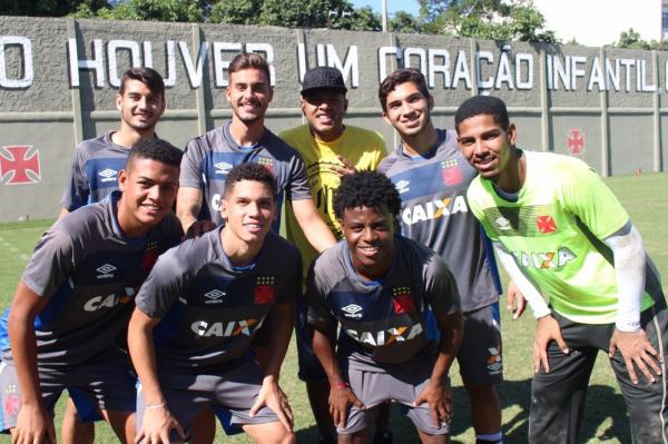 MC Darlan visita amigos do Vasco sub-20
