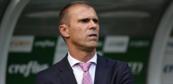 Técnico Milton Mendes, do Vasco, é o único do Brasil com o curso 