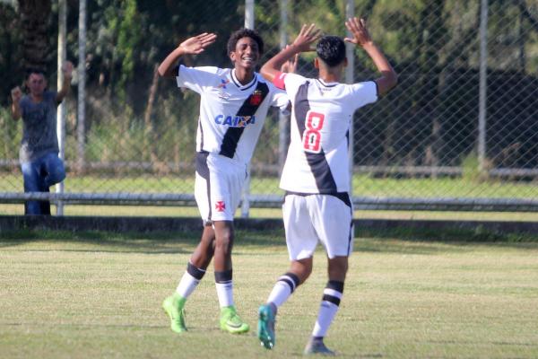 Talles comemora gol marcado no início do jogo