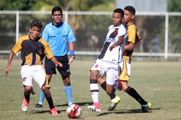 Riquelme retornou ao time após passagem pela Seleção Sub-15