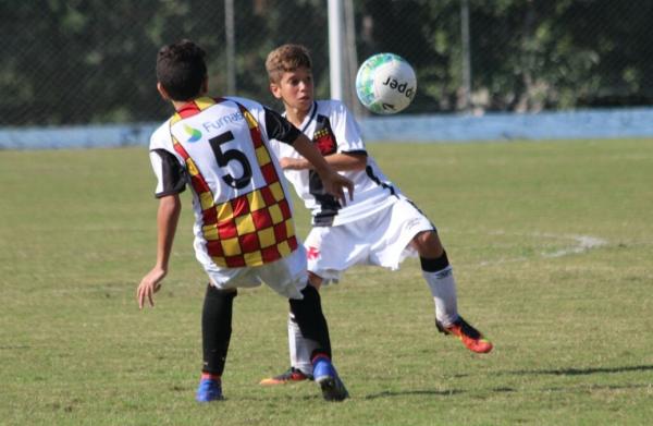 Guga marcou um gol olímpico no primeiro tempo