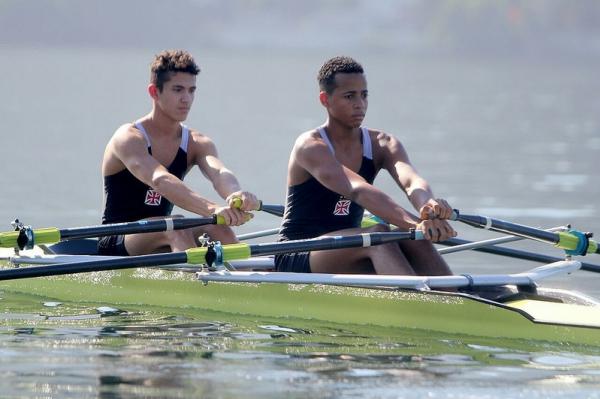 Breno Roberto e Brenno Fernandes durante disputa do Double Skiff Junior B