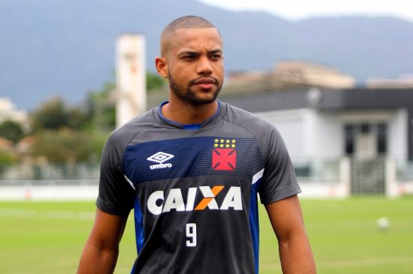 Zagueiro Lucas Rocha