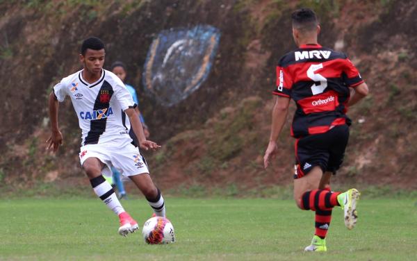 Riquelme não teve sossego no Arthur Sendas