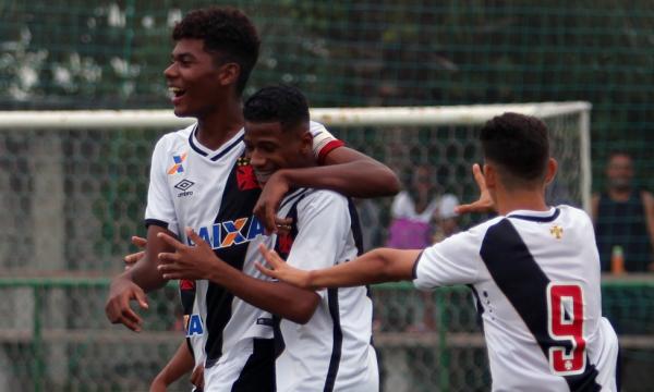 Eric Pimentel (e) marcou um dos gols do sub-14