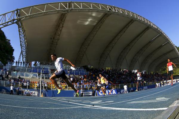 Câmera na linha de chegada mostra a vantagem de Aldemir no fim