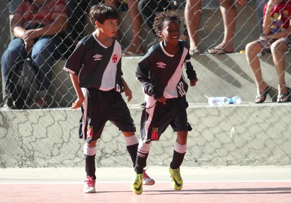 Felippe Galvão e Mbanza Kilolo marcaram no triunfo do sub-09