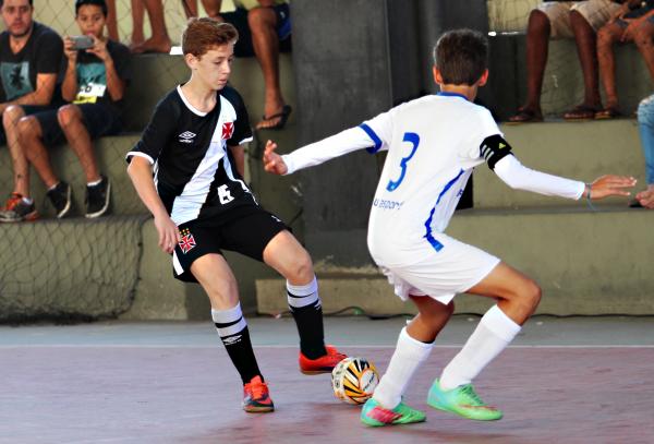 Pedro Kallut atuou pelo sub-12 contra o Serrano