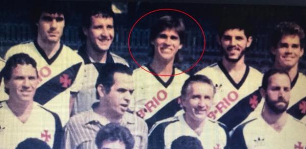 Milton Mendes (em destaque) acima de um jovem Eurico Miranda na década de 80