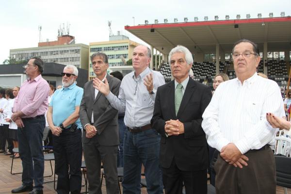 Otto, o quarto da esquerda para a direita, com outros dirigentes do Vasco