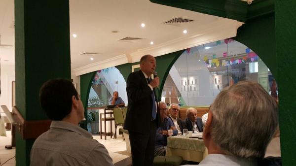 Otto Carvalho durante discurso