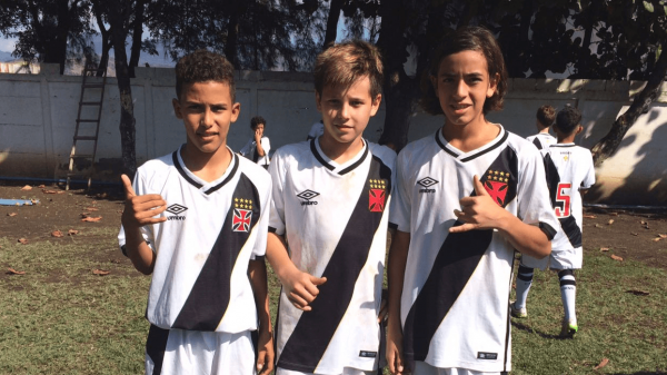 Wellington, Guilherme Estrella e Gustavo Maia garantiram a vitória do mirim na estreia do Metropolitano