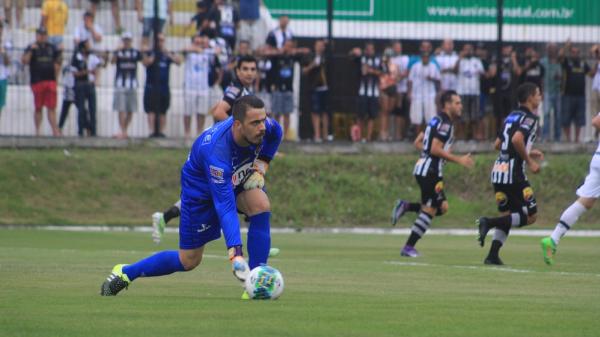 Ex-Vasco e Inter, o goleiro Michel Alves tem média de apenas 0,2 gols sofridos por jogo