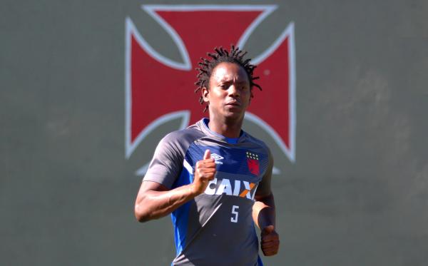 Andrezinho suando a camisa durante exercício físico