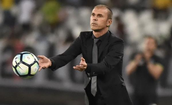 Milton Mendes assumiu a culpa pela derrota contra o Botafogo