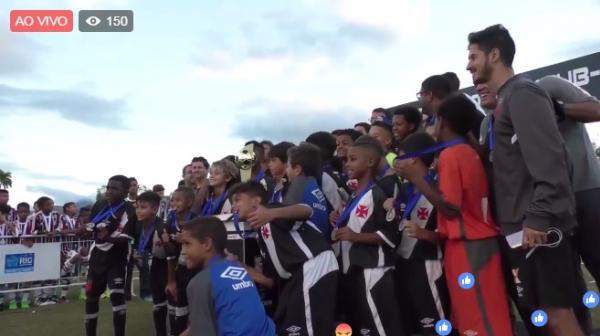 Jogadores com a taça
