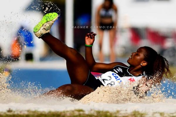 Maria Vitória após superar sua melhor marca no Salto Triplo