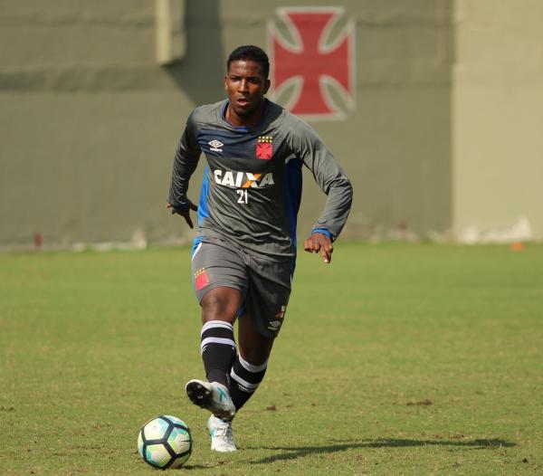 Thalles durante treino do Gigante na Colina
