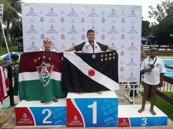 Luiz Eduardo no lugar mais alto do pódio