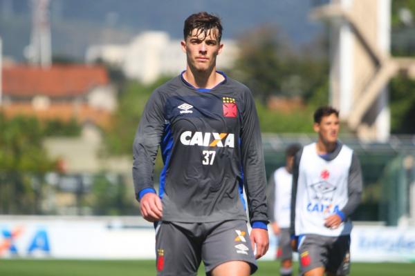 Bruno Paulista durante treino em São Januário