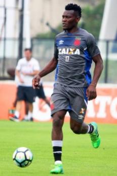 Paulão é a referência da defesa do Vasco