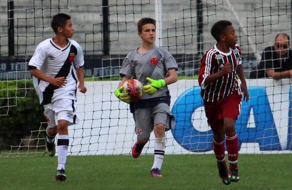 O goleiro João Lecce é um dos destaques da equipe sub-12 do Vasco