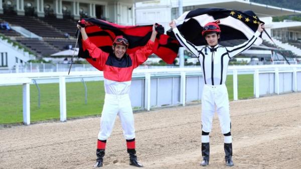 Rubro-negro C.Lavor e vascaíno H.Willian brincam antes de clássico